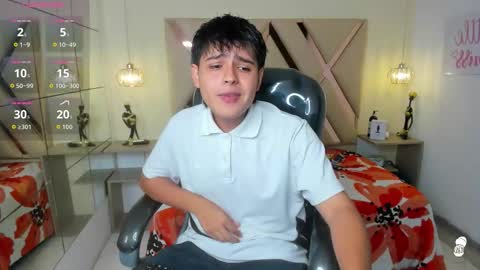 Snapshot of andrewsmile_ chatting on September 2025 12:39:02 PM ANDREW online show from September 2025 12:39:02 PM