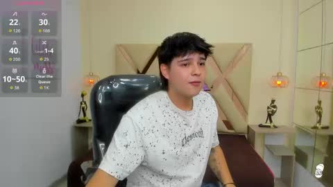 Snapshot of andrewsmile_ chatting on April 2026 01:07:01 PM ANDREW online show from April 2026 01:07:01 PM