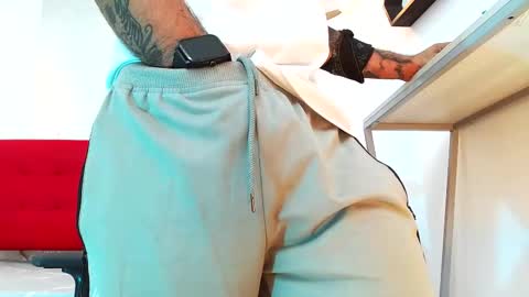   online show from November 2025 08:42:01 PM