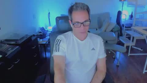 Andrew online show from March 2026 04:42:01 AM