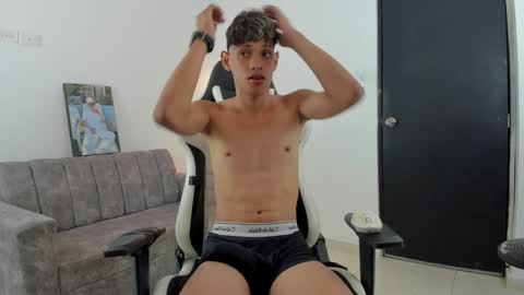Snapshot of andy_bigcock01 chatting on February 2025 03:52:01 AM andy_bigcock01 online show from February 2025 03:52:01 AM