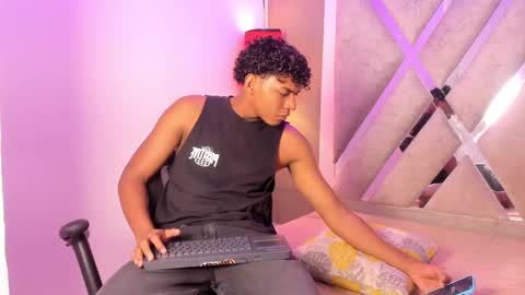 andy_jones7 online show from October 2025 03:23:02 AM