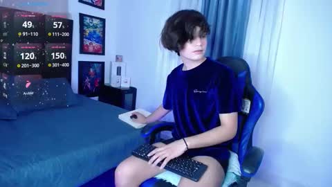 Snapshot of andyboy_19 chatting on October 2025 10:34:02 PM andy online show from October 2025 10:34:02 PM