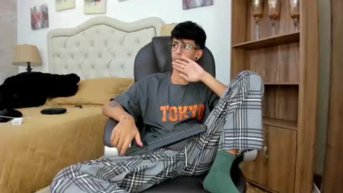 andyxibrat online show from May 2026 06:59:01 PM