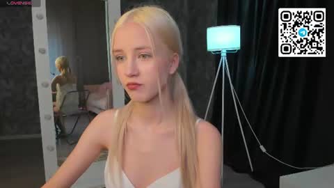 Snapshot of anellyball_ chatting on July 2026 09:35:01 AM Anelly online show from July 2026 09:35:01 AM