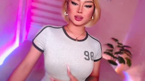 Snapshot of angel_eloaxx chatting on June 2026 06:41:01 PM Angel online show from June 2026 06:41:01 PM