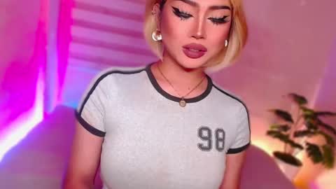 Snapshot of angel_eloaxx chatting on July 2026 06:25:01 PM Angel online show from July 2026 06:25:01 PM