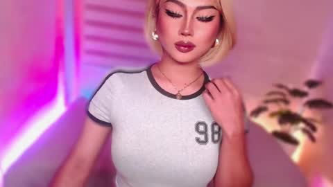 Snapshot of angel_eloaxx chatting on July 2026 06:42:01 AM Angel online show from July 2026 06:42:01 AM