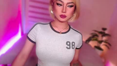 Snapshot of angel_eloaxx chatting on July 2026 09:24:01 AM Angel online show from July 2026 09:24:01 AM