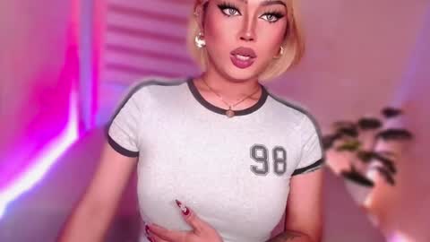 Snapshot of angel_eloaxx chatting on July 2026 12:40:01 PM Angel online show from July 2026 12:40:01 PM