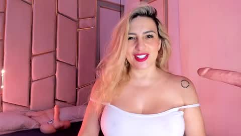 Snapshot of angel_vibes_ chatting on April 2026 04:21:01 PM Angel online show from April 2026 04:21:01 PM
