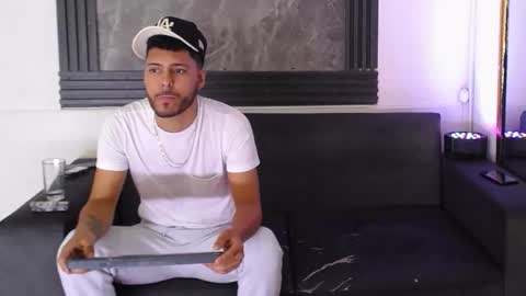 Snapshot of angel_villareal_ chatting on February 2026 05:15:01 AM angel_villareal_ online show from February 2026 05:15:01 AM