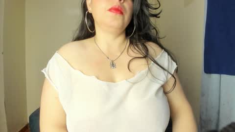 Snapshot of angela_suaza chatting on November 2025 02:13:01 AM Angela online show from November 2025 02:13:01 AM