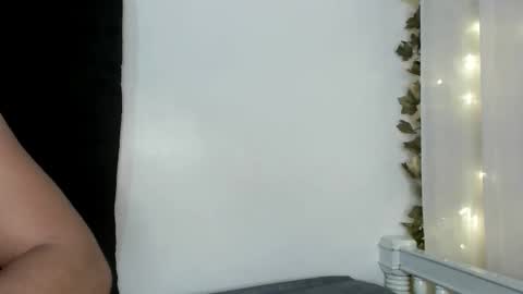 Snapshot of angelainparis28 chatting on September 2025 06:59:02 AM ANGELA online show from September 2025 06:59:02 AM