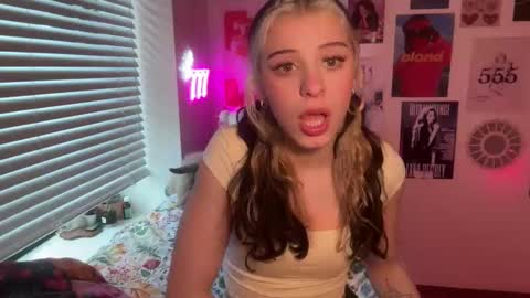 Snapshot of angelalex29 chatting on February 2026 01:20:02 PM Alex online show from February 2026 01:20:02 PM