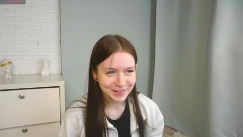 angelapratt online show from April 2026 03:29:01 PM