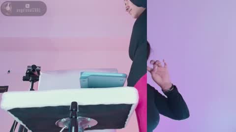 angel online show from November 2025 08:20:01 AM