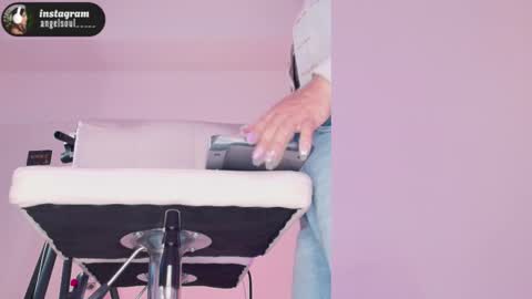 angel online show from November 2025 06:52:01 AM