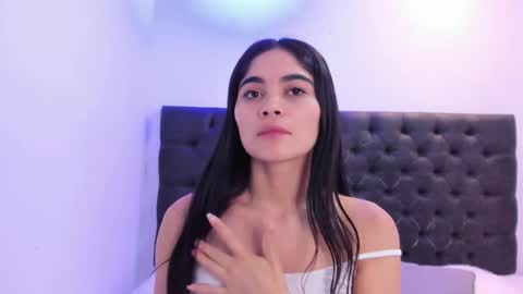 Angeli online show from October 2025 10:58:02 AM