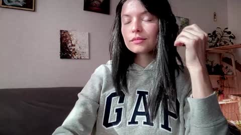 Snapshot of angelika_rouge chatting on October 2025 06:49:01 AM Angelika Rouge online show from October 2025 06:49:01 AM
