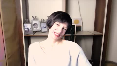 Angelina online show from November 2025 08:09:01 AM