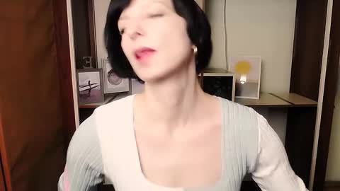 Angelina online show from January 2026 12:21:01 PM