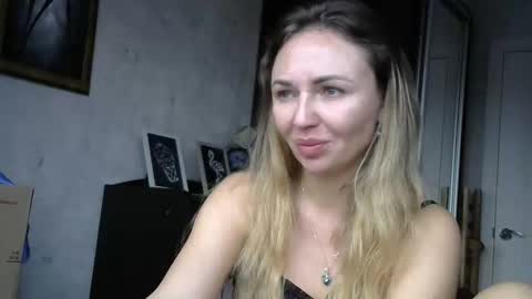 angelinalove28 online show from November 2025 08:03:01 AM