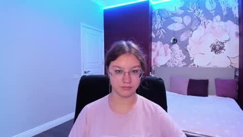 AngelinaLow online show from September 2025 11:23:01 AM