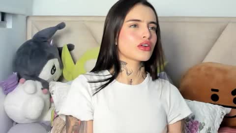 Angeline Smith  online show from September 2025 01:00:01 AM