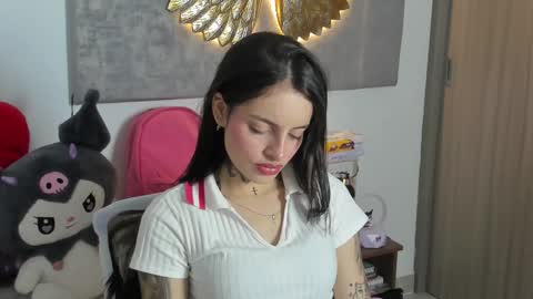 Angeline Smith  online show from November 2025 06:01:01 AM