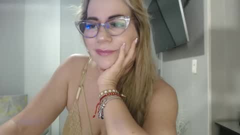 angelinna_12 online show from October 2025 06:06:02 AM