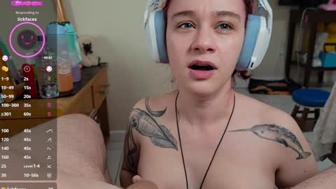 Snapshot of angels_fuck chatting on December 2024 12:07:01 AM Chau Mist online show from December 2024 12:07:01 AM