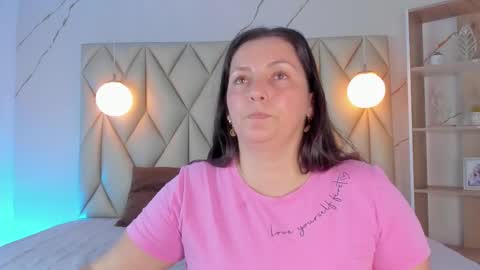 ANGIE online show from November 2025 02:52:02 PM