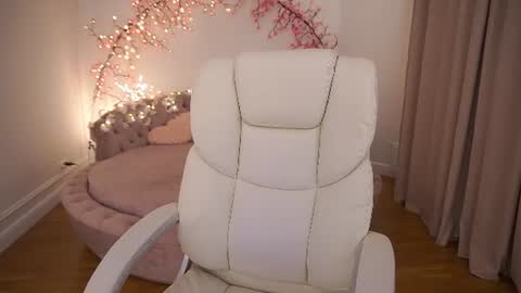 Anny online show from June 2026 08:19:02 PM