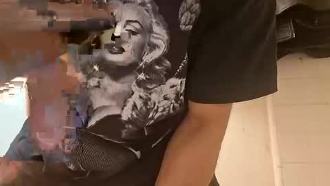 Snapshot of angrychicks83 chatting on February 2026 01:40:01 PM angrychicks83 online show from February 2026 01:40:01 PM