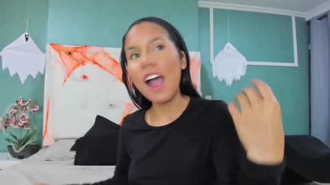 Ania online show from October 2025 01:48:02 PM