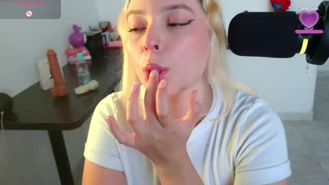 Ania online show from May 2026 09:45:02 PM