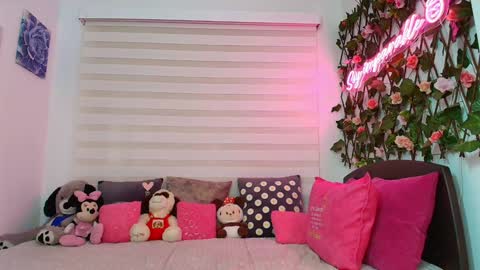 laura  online show from December 2025 06:26:02 PM