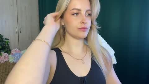 Anita online show from May 2026 01:02:02 AM