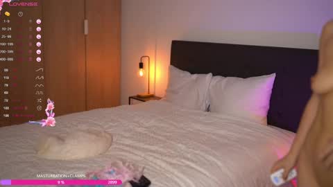 Im Anita thumb up me please its important online show from March 2025 12:20:02 AM