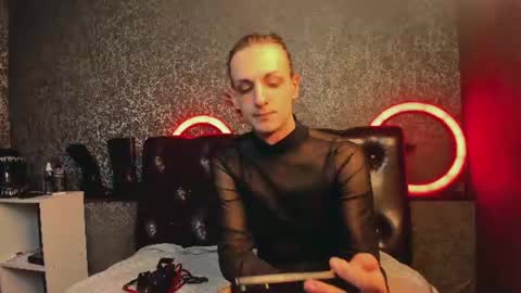 Snapshot of anjella_botton chatting on June 2026 06:32:01 PM Angel online show from June 2026 06:32:01 PM