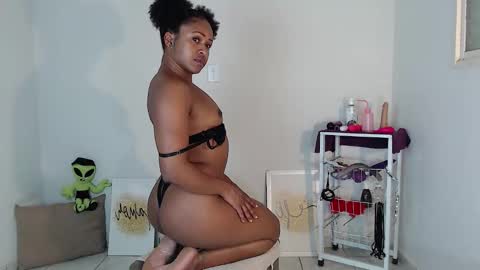 Hello My name is NaiaraPv is OPEN online show from November 2025 01:04:01 AM