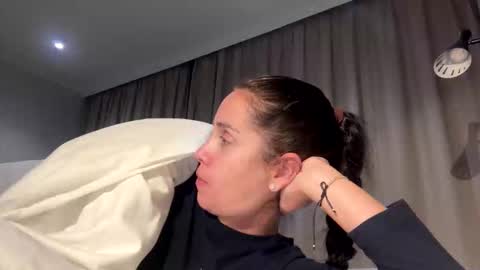 Snapshot of anna___25 chatting on November 2025 08:08:01 PM Anna online show from November 2025 08:08:01 PM