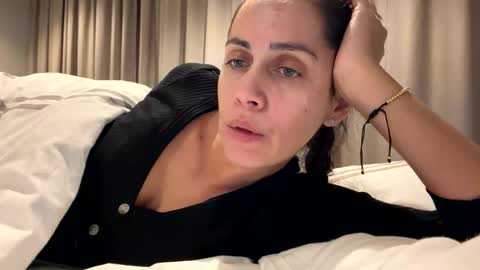 Snapshot of anna___25 chatting on November 2025 07:03:01 PM Anna online show from November 2025 07:03:01 PM