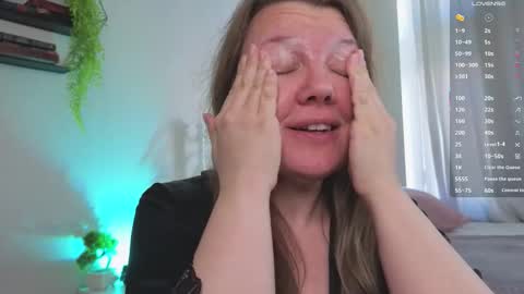 Anna online show from September 2025 10:08:01 AM