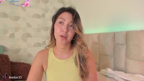 Ana Lucia online show from September 2025 09:52:02 PM