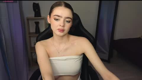 Anna online show from March 2025 03:56:01 PM