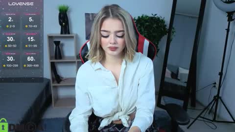 Anna online show from November 2025 03:33:02 PM