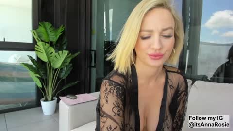 Snapshot of anna_royale chatting on January 2025 02:22:01 AM Anna online show from January 2025 02:22:01 AM