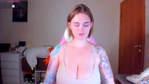 Snapshot of annaroading chatting on October 2025 09:56:01 PM AnnaRoading online show from October 2025 09:56:01 PM